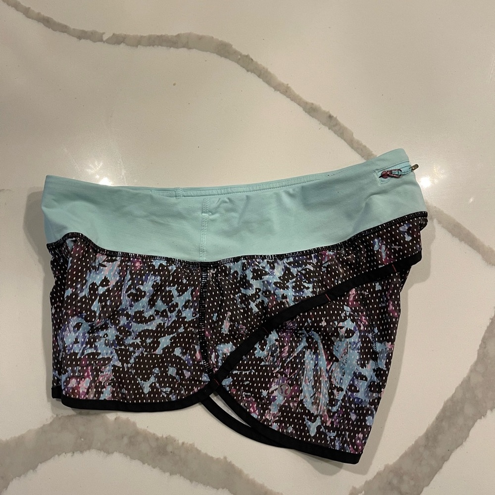 Lululemon speed up shorts, size 6, 2.5” inseam